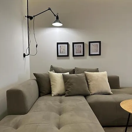 Cozy Apartament ,medreseja E Tiranes Apartment *